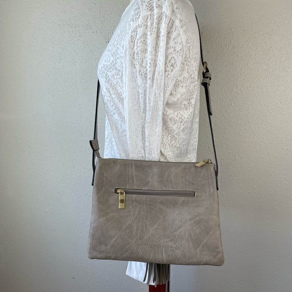 Faux Gray Leather Crossbody Purse EUC - Picture 5 of 10